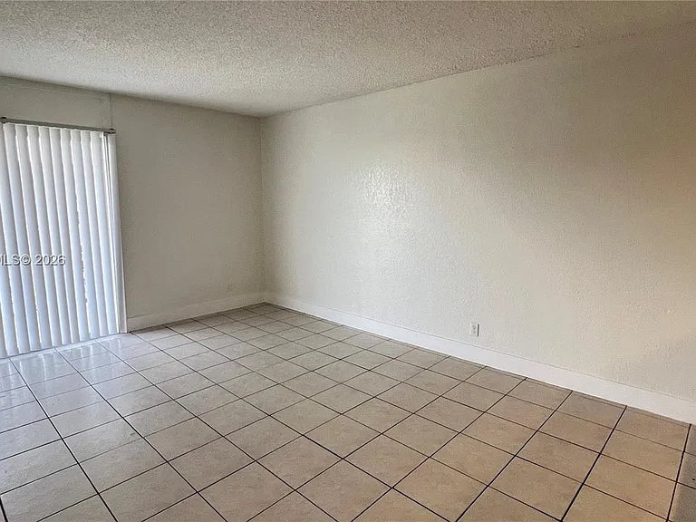 4550 NW 9th St #817E — Photo 6