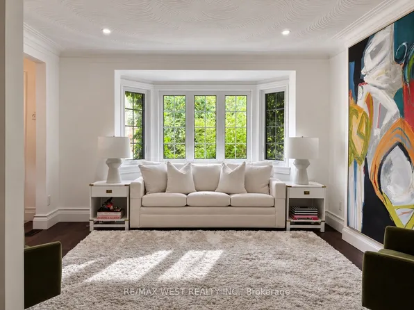 12 Brentwood Rd S, Toronto, ON M8Z 3N2