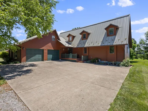 112 E 900 N, La Porte, IN 46350