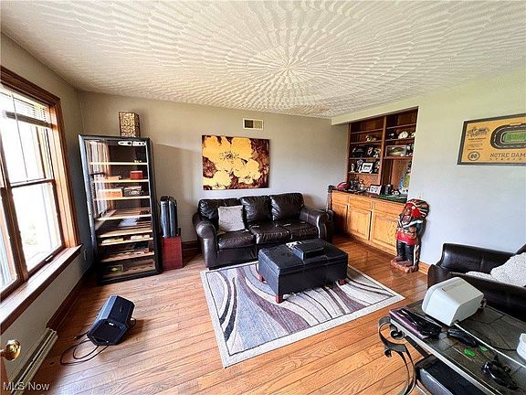 3rd image of 5431 Bay Hill Dr