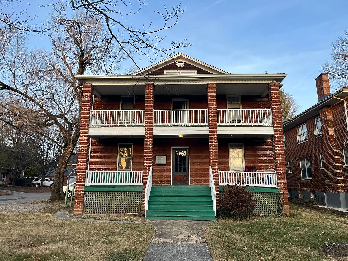 Laburnum/2037 — Photo 1
