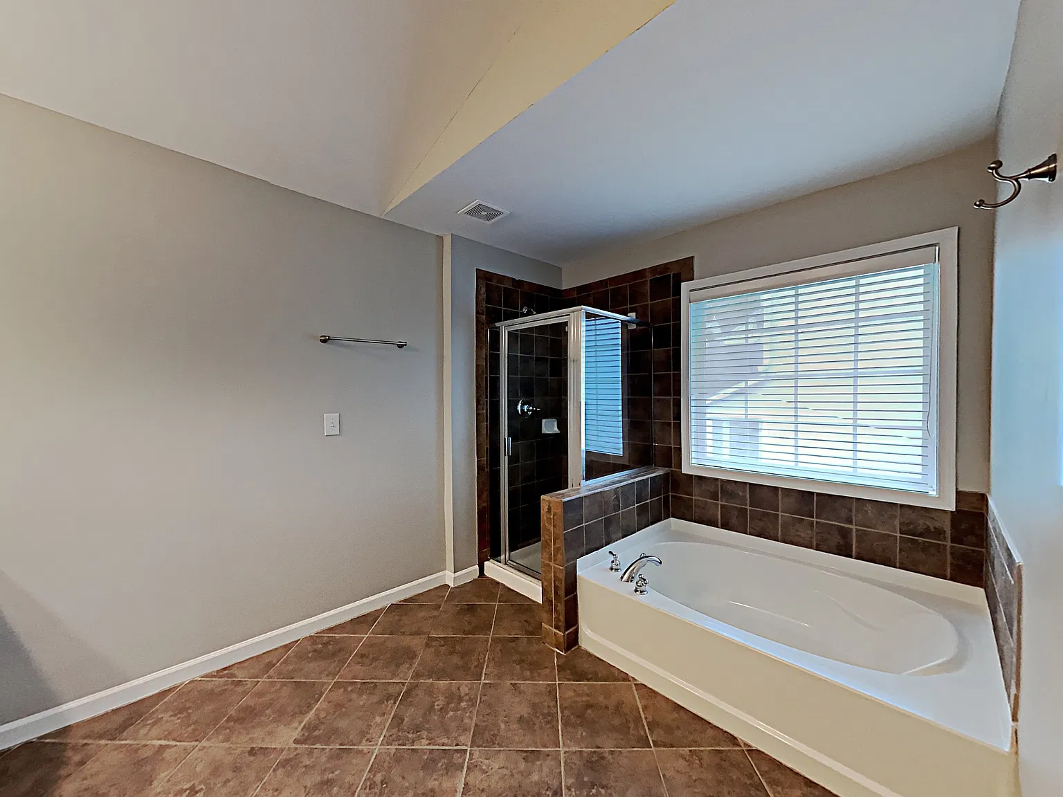 2184 Longmont Drive — Photo 3