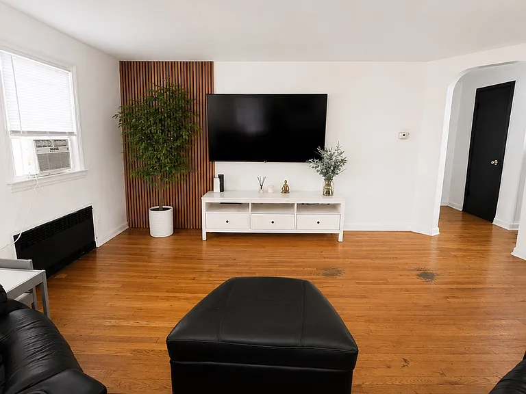 292-294 Florida Ave #2 — Photo 4