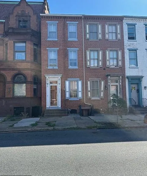 909 N 2nd St — Photo 1