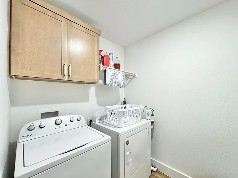 681 Kendra St — Photo 21