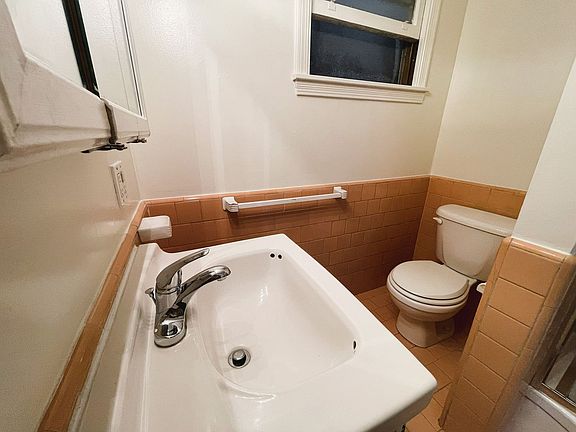 4th image of 1720 San Carlos Ave APT 5