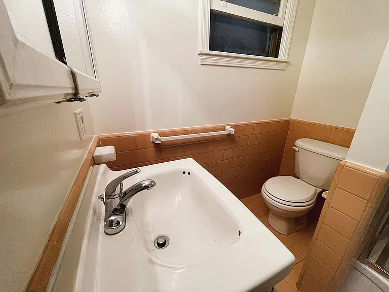 1720 San Carlos Ave — Photo 4