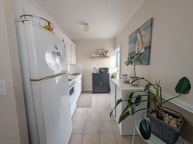 198 Burgar St #4 — Photo 7