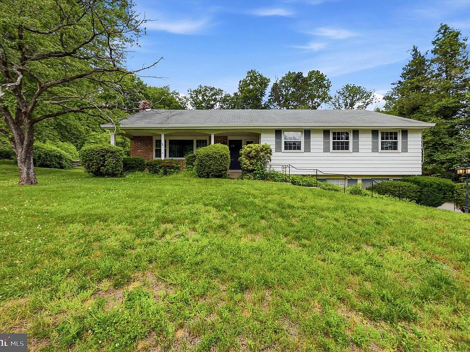 1st image of 118 Deerfield Rd