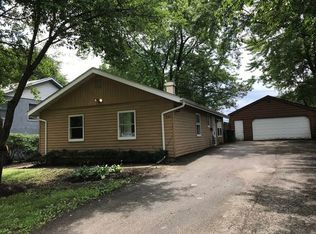 621 E High St, Mundelein, IL 60060