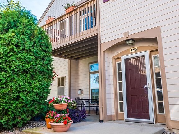 2nd image of 2213 W Vista Bella Dr #201