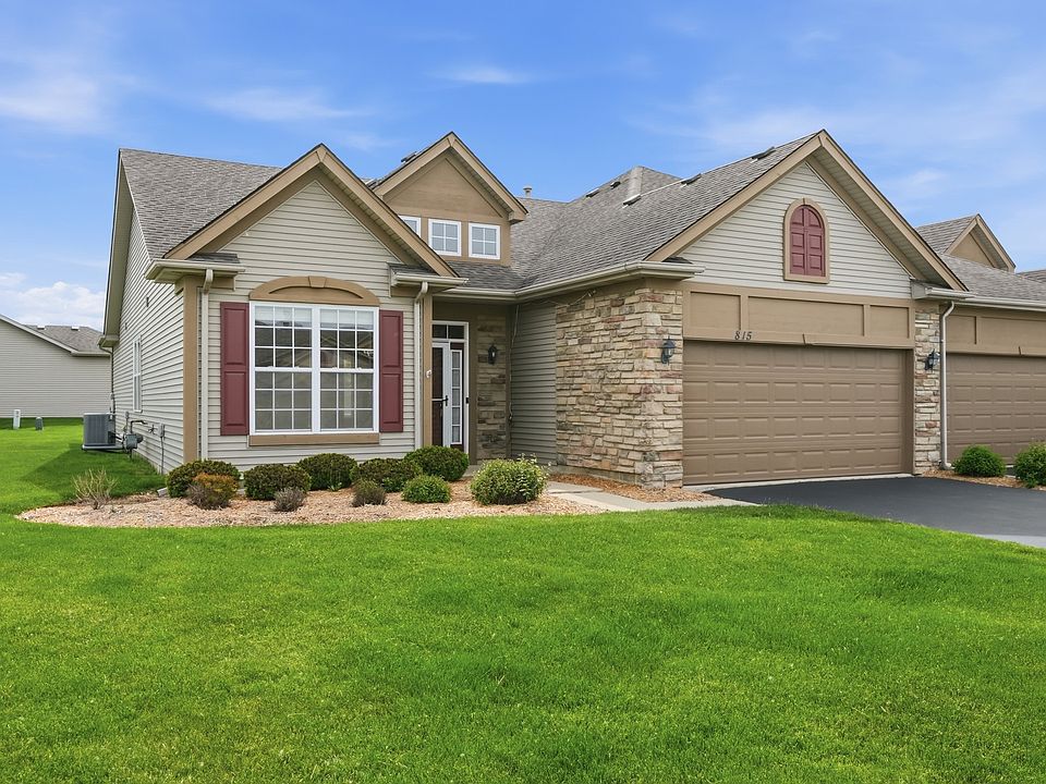 1st image of 815 Charlevoix Way