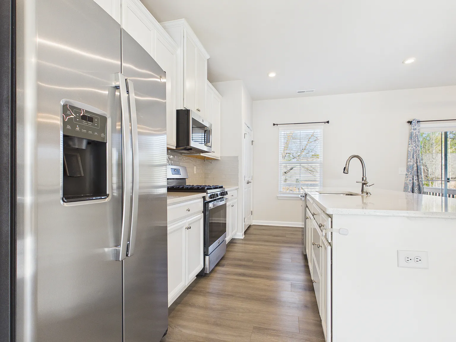 3 bed, 2.5 bath, 2057 sqft, $2,625 — Photo 4