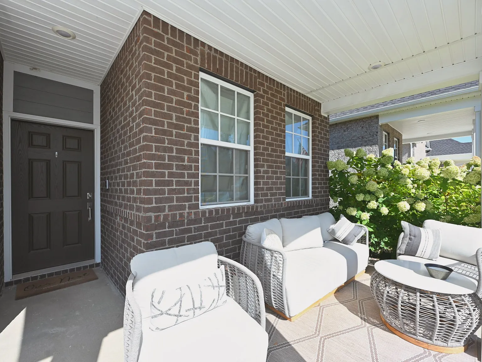 2 bed, 2046 sqft, $2,600 — Photo 2