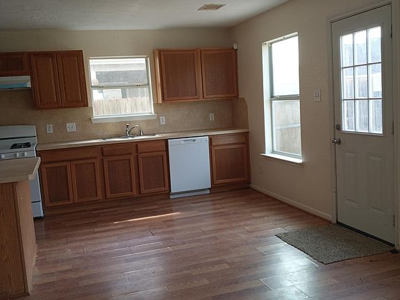 5th image of 443 Silky Leaf Dr