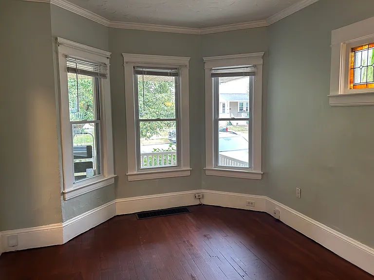 1454 Lakeland Ave — Photo 2