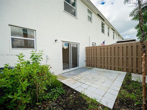 3rd image of 2667 SE 10th St 0