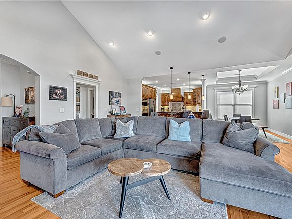 5th image of 4006 SW Banbury Dr