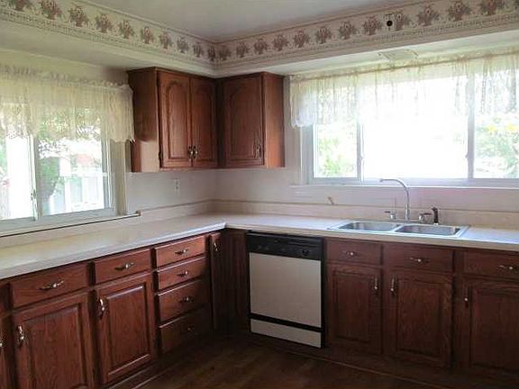 4th image of 120 Elway St