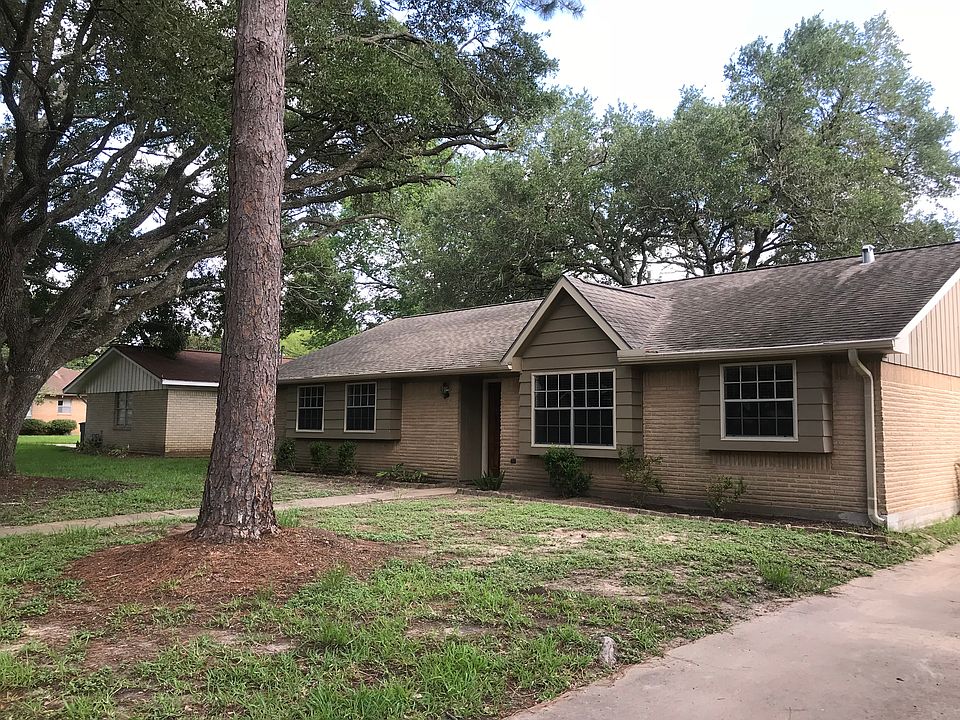 1st image of 2312 Hillcrest Dr