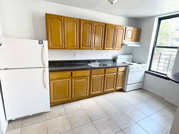 4th image of 585 E 21st St APT 5I