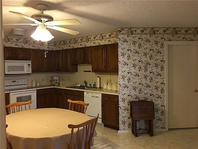2nd image of 2203 Cedarcrest Dr