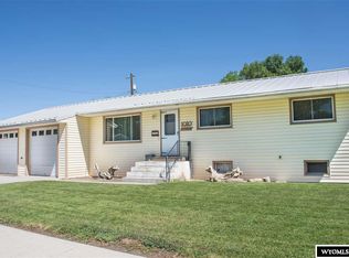 1010 Mary Anne Dr, Riverton, WY 82501