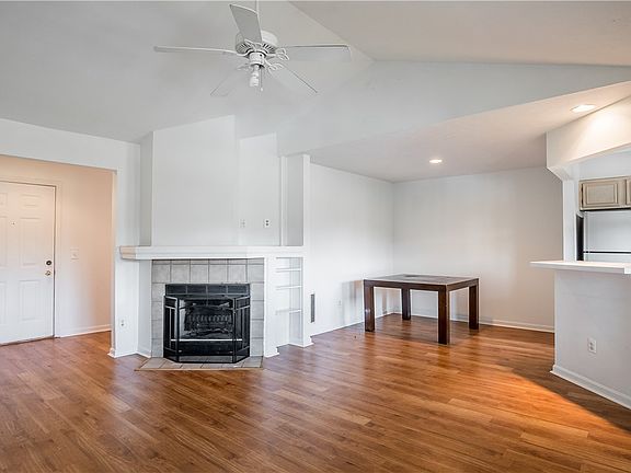 5th image of 214 Waterfront Pl #214