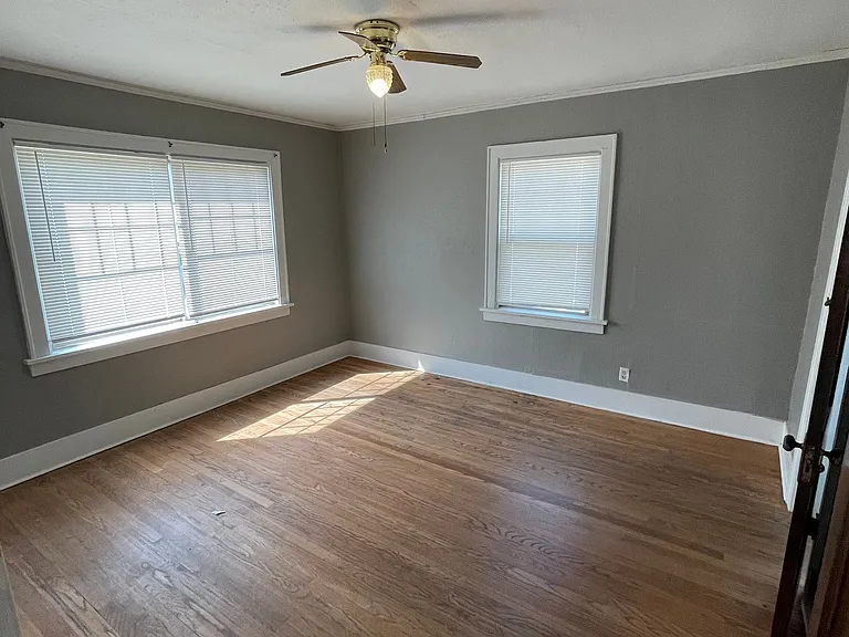 3419 Howard St — Photo 20
