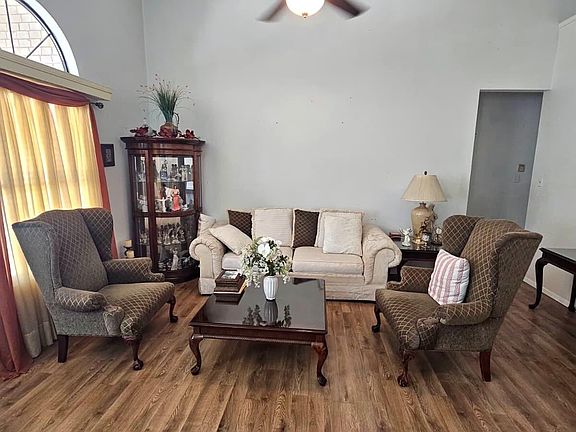5th image of 753 Martha Gale Dr