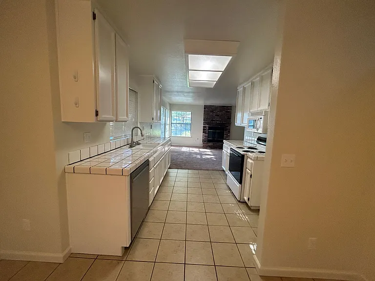 9428 Newington Way — Photo 3