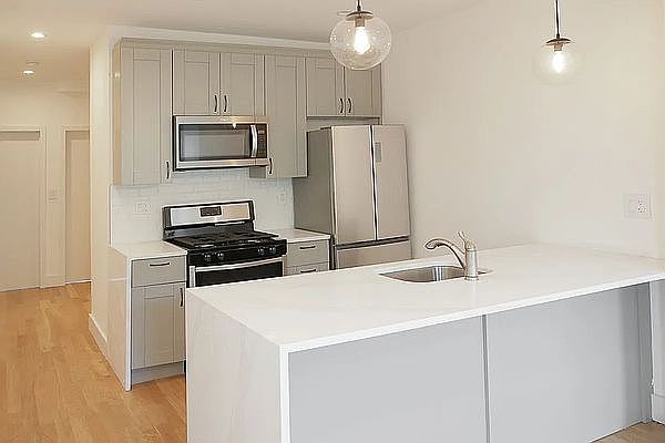 1st image of 335 Marion St APT 3