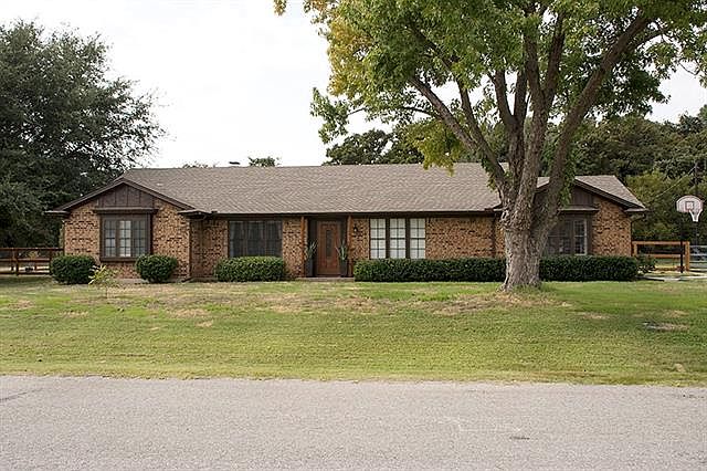 1st image of 1209 Oak Dr