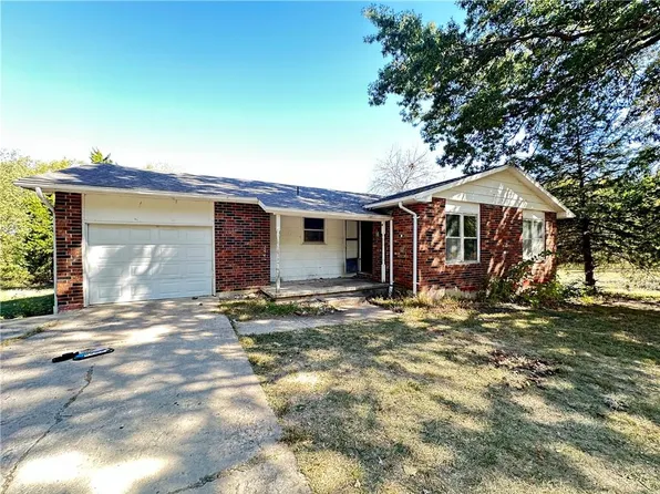 165 SE 431st Rd, Warrensburg, MO 64093
