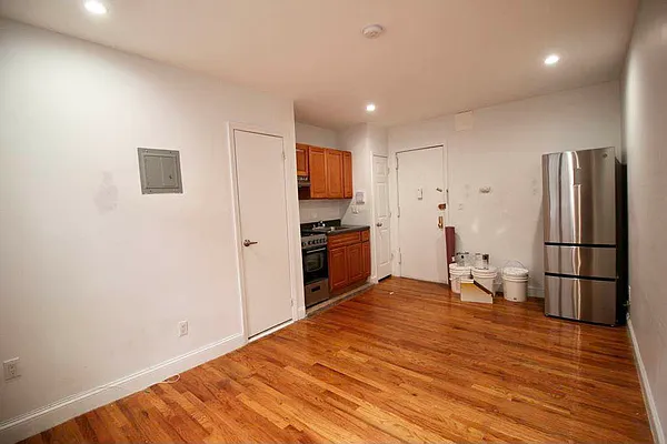 Rented by Hagstrom Management Inc | media 33