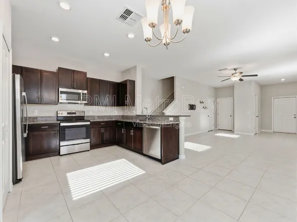 9727 Mulberry Marsh Ln, Sun City Center, FL 33573