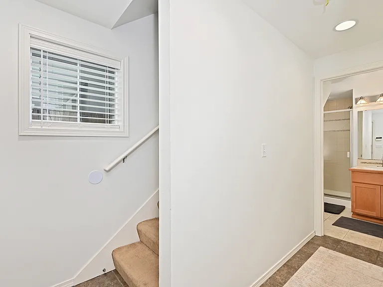 8509 Midvale Ave N #C — Photo 7