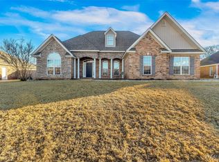 97 Breckenridge Ct, Deatsville, AL 36022