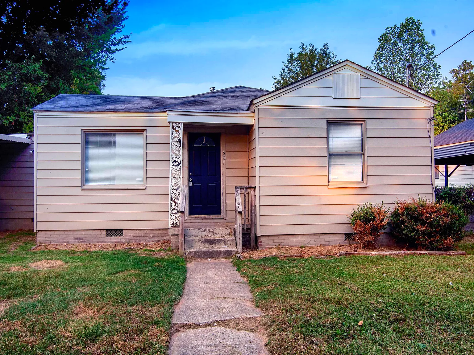 3 bed, 1.0 bath, 1252 sqft, $1,075 — Photo 1
