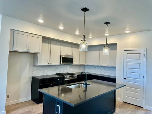 5067 W Rambutan Way, South Jordan, UT 84009