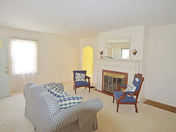 5th image of 1010 Maycliffe Pl