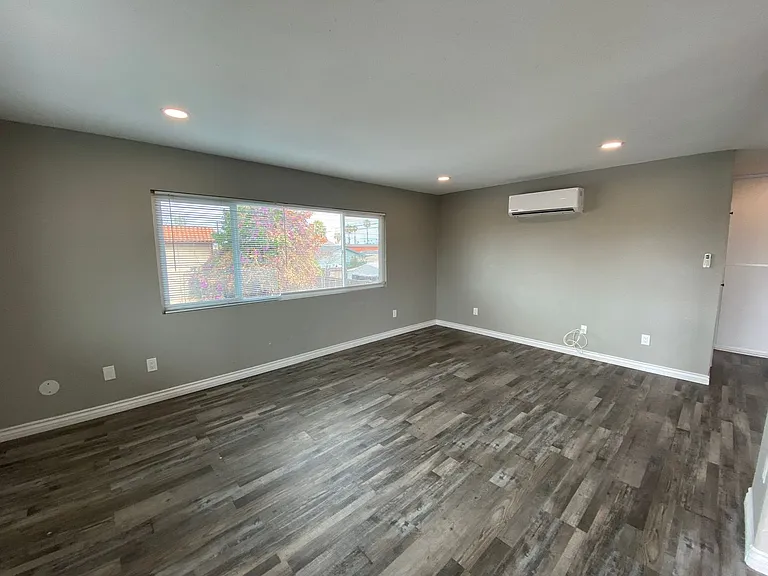569 Park Way — Photo 3