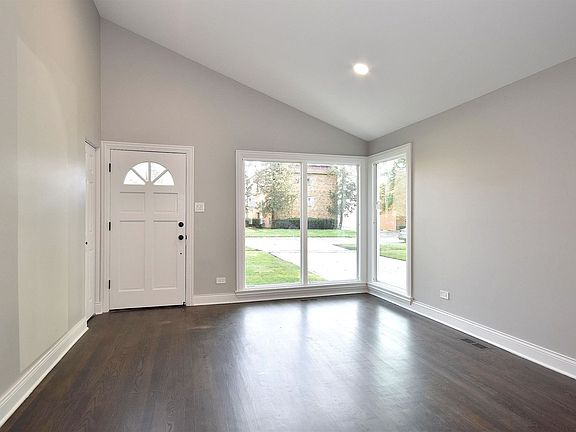 4th image of 715 W Roy Dr