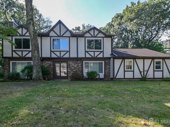 14 Edward Ave, Monroe Township, NJ 08831