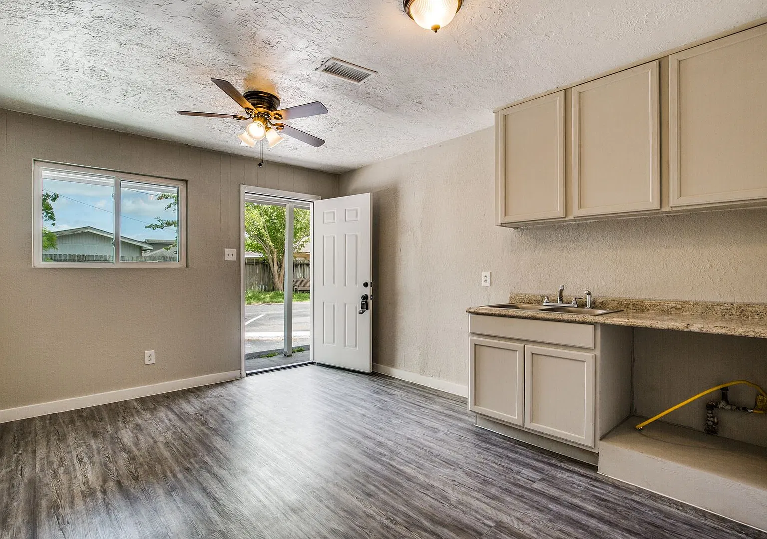 4820 Oak Ave — Photo 2