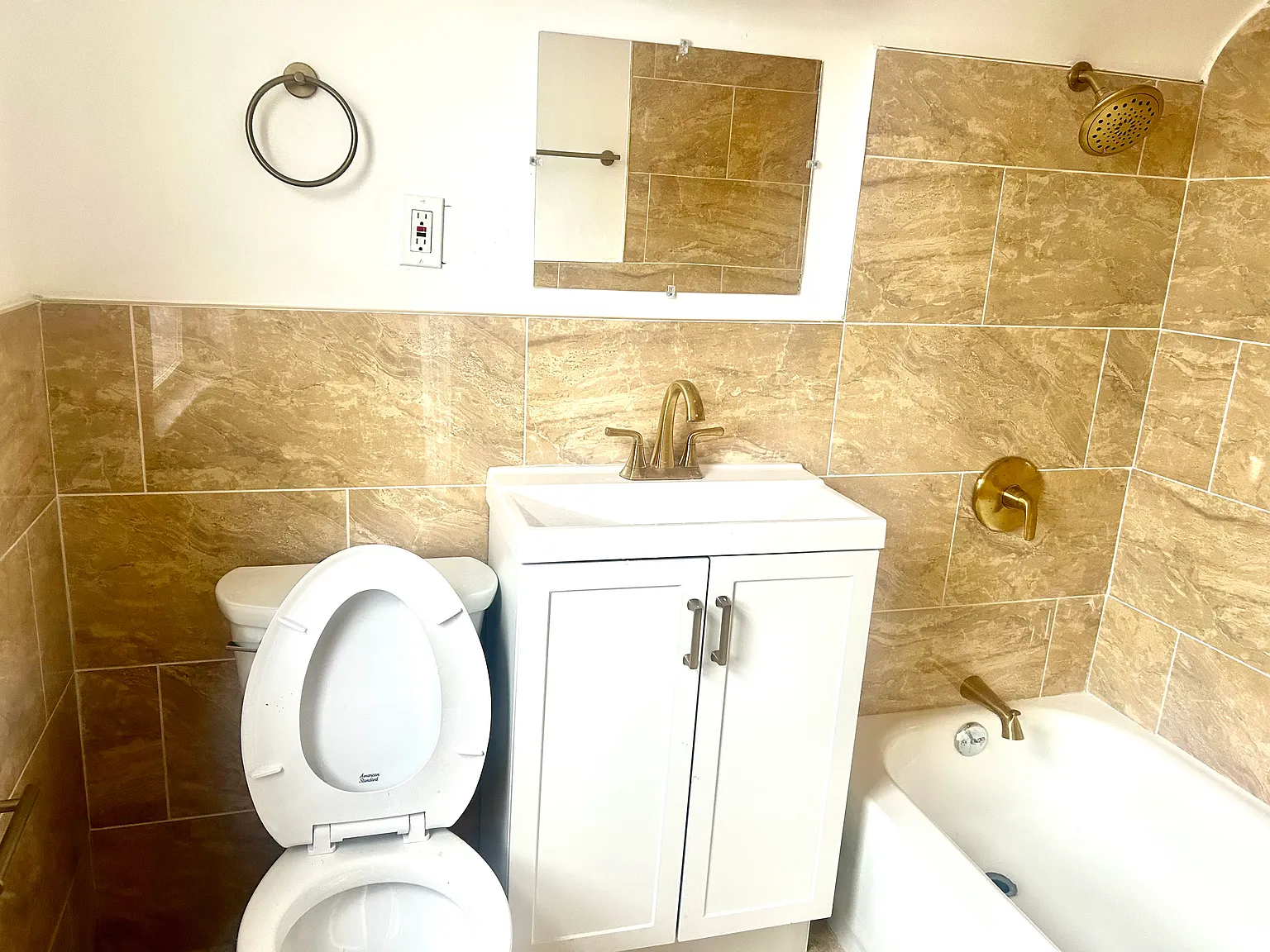 4 bed, 1600 sqft, $2,400 — Photo 3