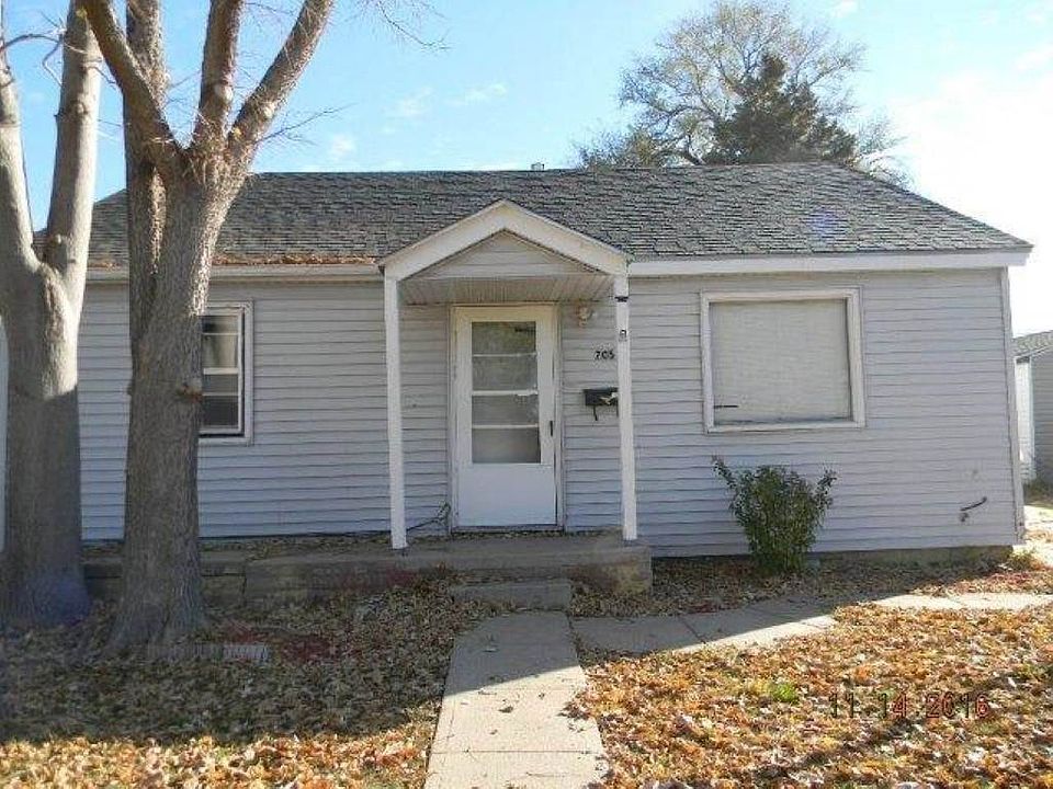 1st image of 705 S Bailey Ave