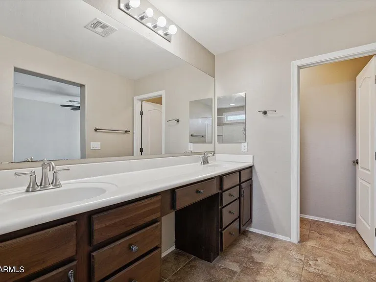 2233 E Pecan Rd — Photo 11