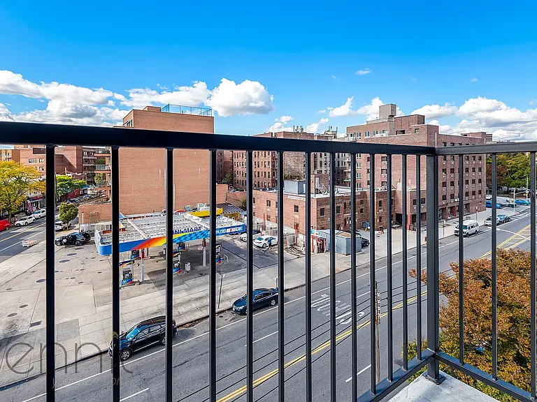 125 Kings Hwy #3B — Photo 3