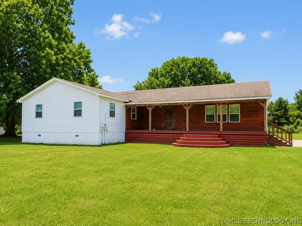 233 S Curtis St, Nowata, OK 74048